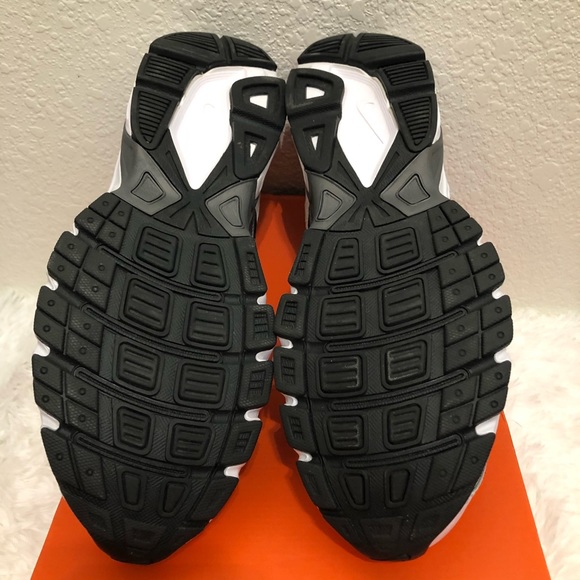 NIKE iniator Marathon running shoes/sneakers - Picture 7 of 8